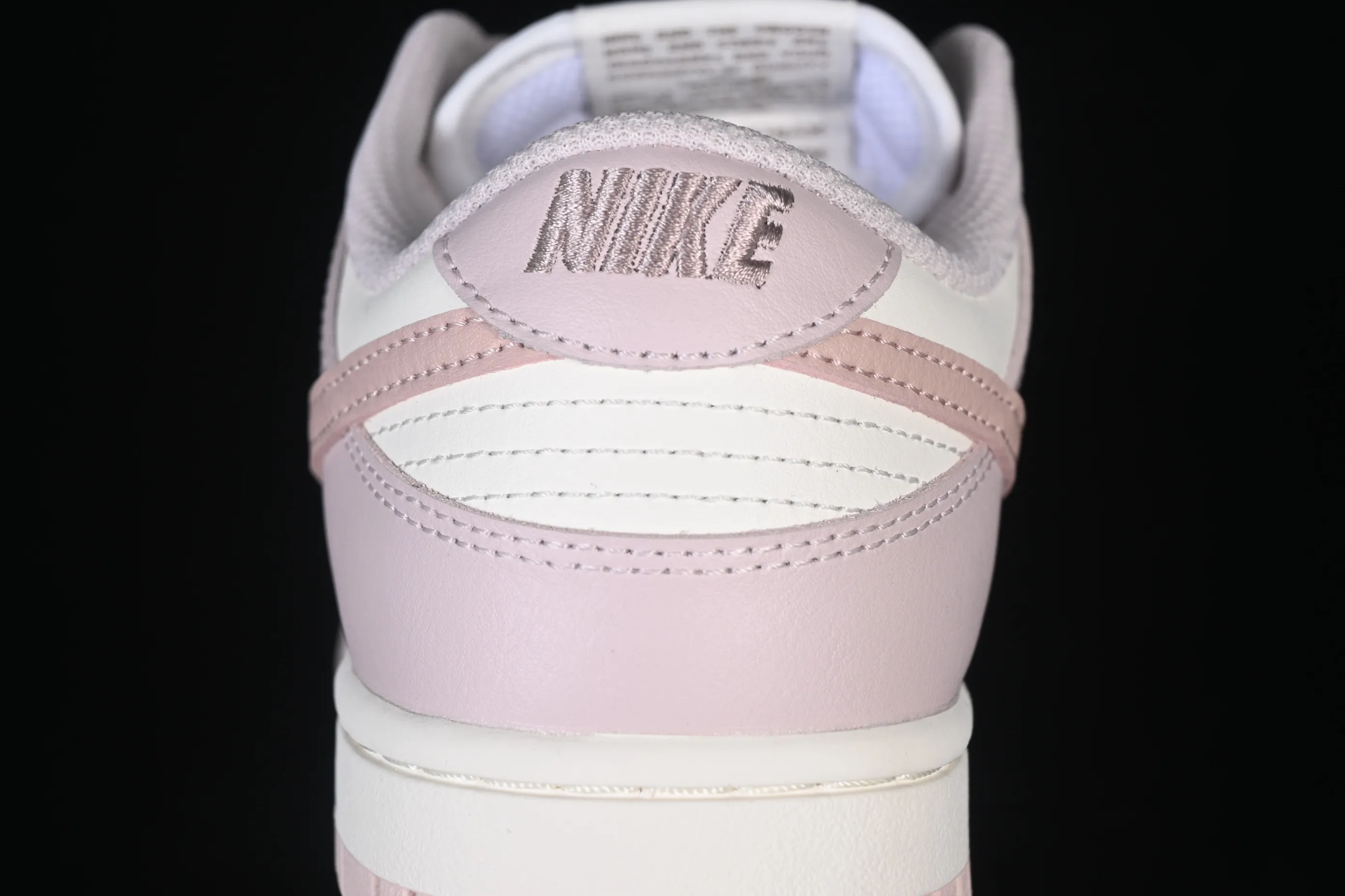 All categories Nk SB Dunk Series Nk SB Dunk Low High-end customized low-top sneakers Nike SB Dunk Low white and pink color low-top casual sneakers IM6572-602
